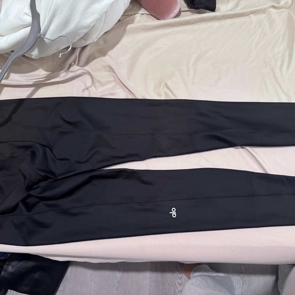 ALO Yoga Black Leggings with Logo